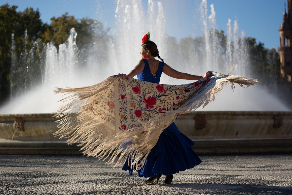 Beautiful,Woman,Dancing,Flamenco,Near,The,Fountain